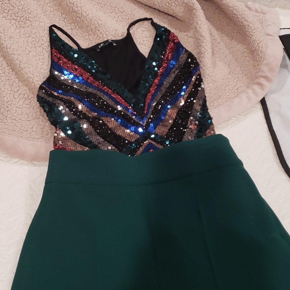 Very elegant emerald green high waist trouser